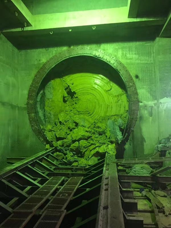 蛟龙海纳百川在前  奋进开天辟地继后——热烈祝贺安徽交航合轨4号线TJ03标潜高区间右线顺利贯通